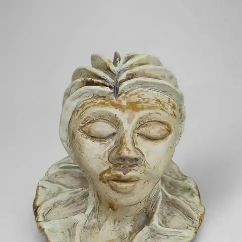 Sculptural bust with leaf-crown headdress