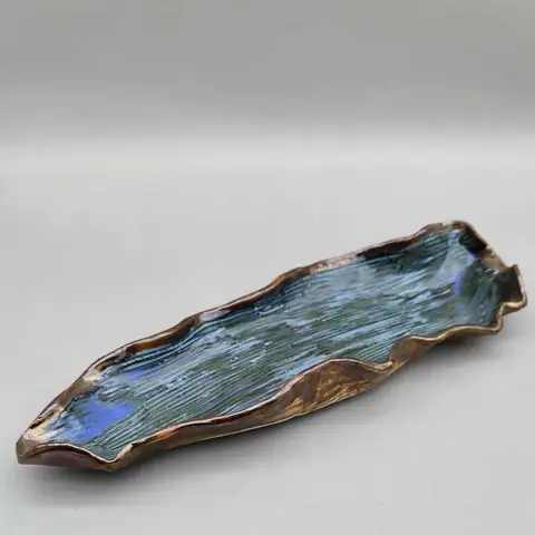 Blue-green combed leaf tray