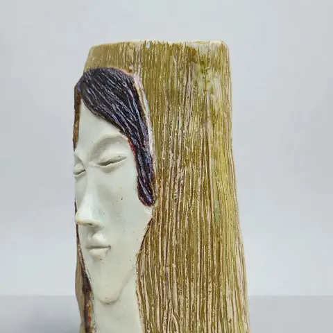 Face vessel with dark hair, olive-gold ground
