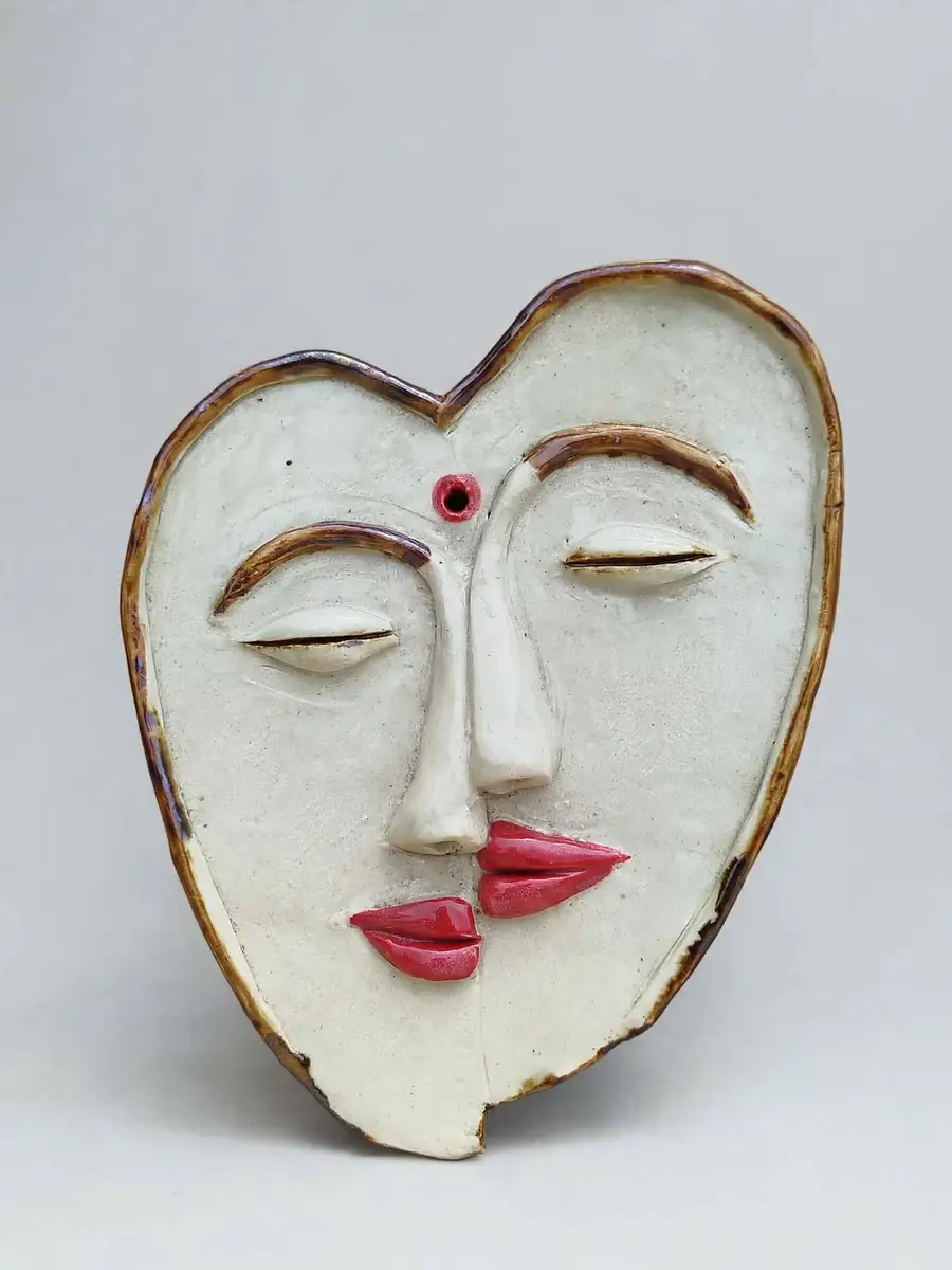 Heart Face Plaque, ivory ceramic face with red lips