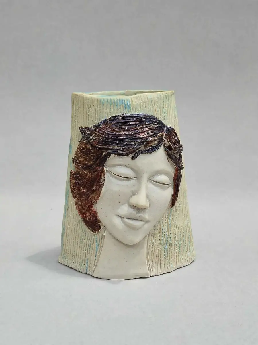 Maroon-Haired Face Vessel, face vessel with dark red hair